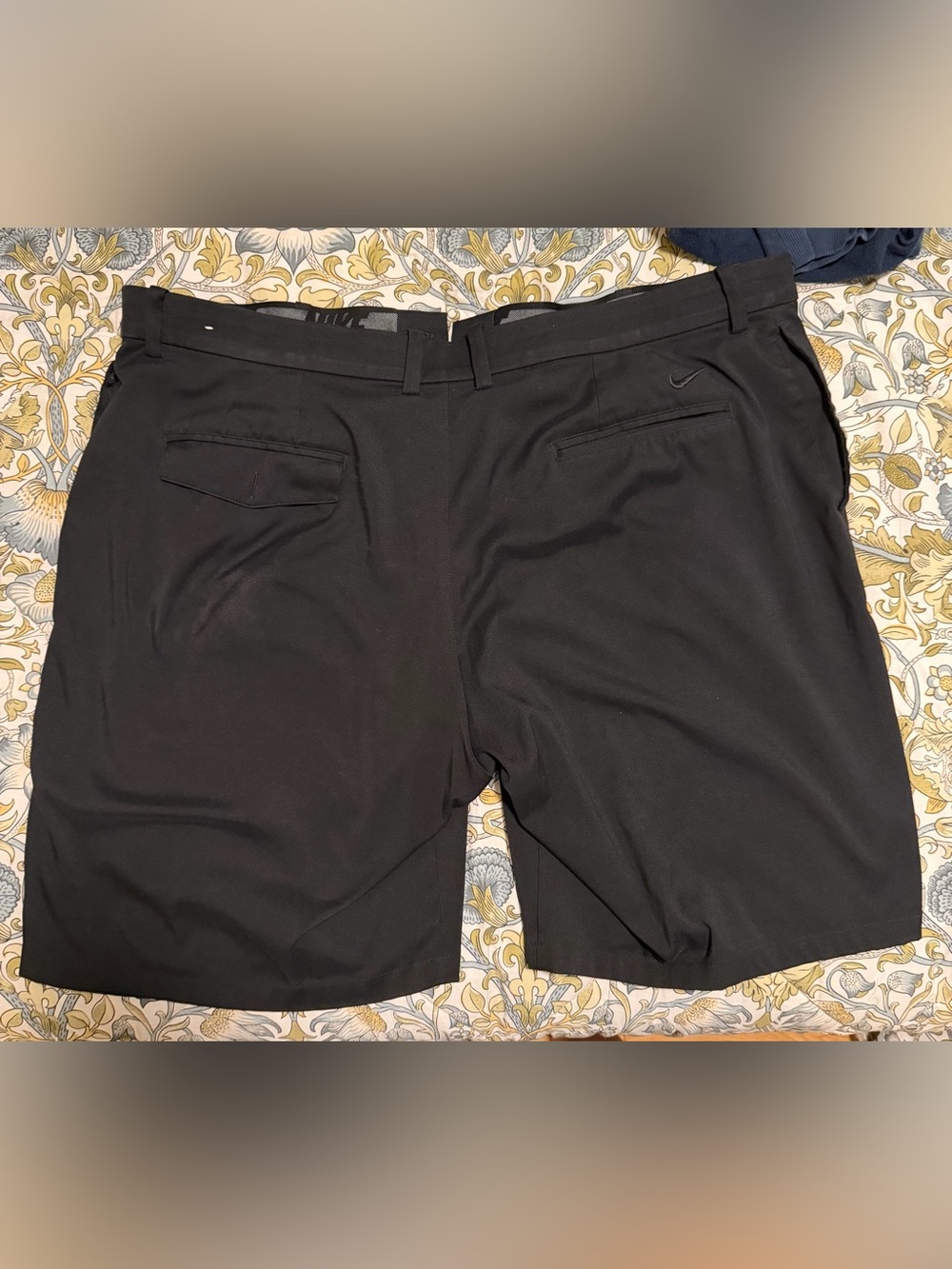 Nike Black Flat-Front Men's Shorts Size 42 - Picture 2 of 3
